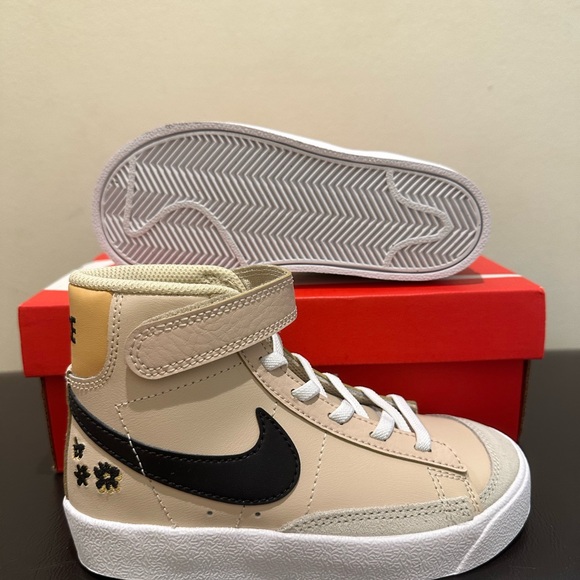 NIB Little Kid's Nike Blazer Mid '77 Sanddrift/Twine/White/Black FV0748 100 - Picture 6 of 7